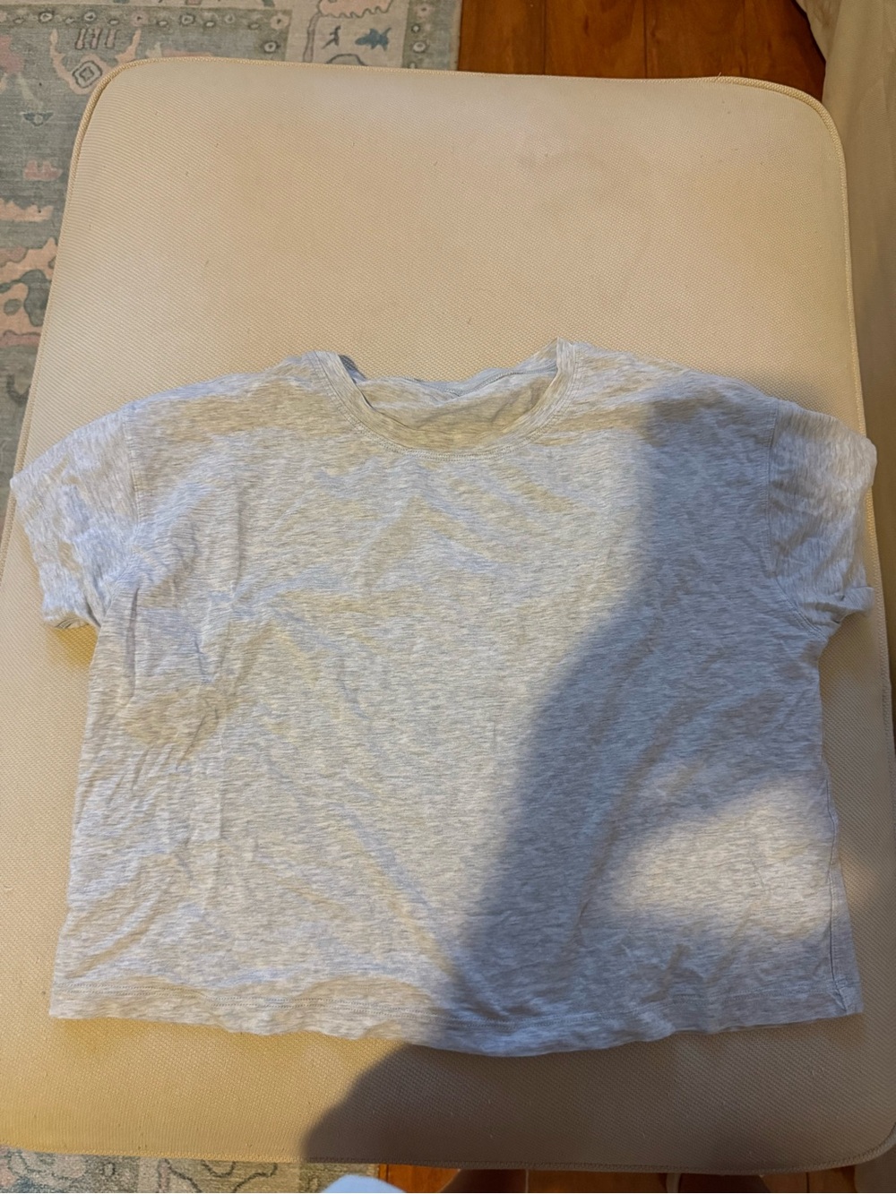 Lululemon cropped gray tshirt - Picture 1 of 3